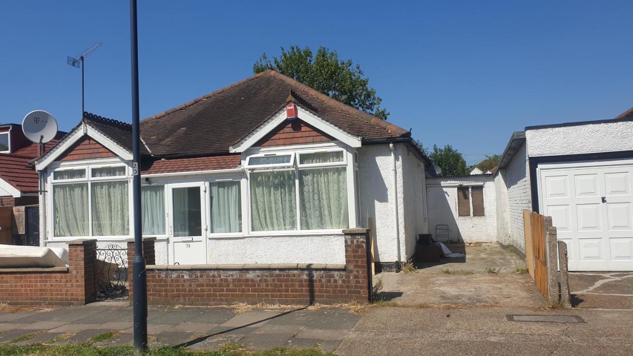 Апартаменты Guess Bungalow Wembley Лондон Экстерьер фото